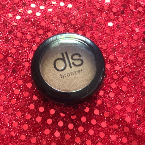 Bronzer - Picture 1 of 2